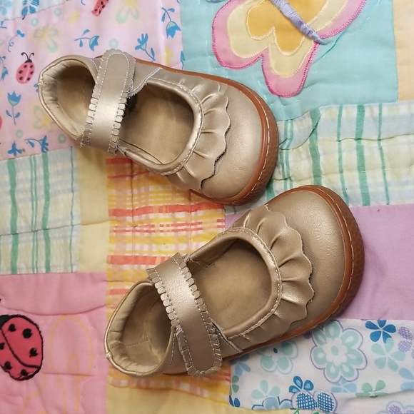 Livie & Luca Gold Kids Dress Shoes Size 7 Champagne Ruche Mary Jane GUC
